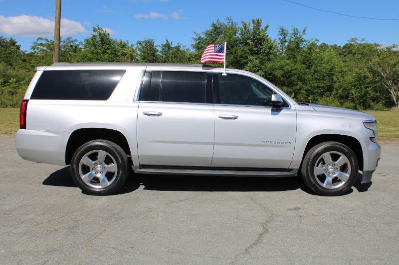 Chevrolet Suburban LT 4WD 2017