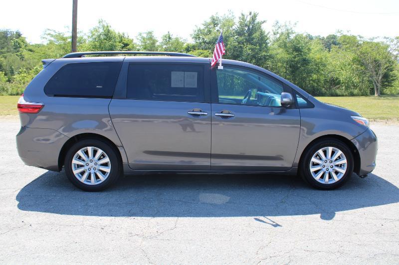 Toyota Sienna  2016
