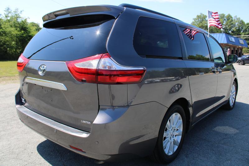 Toyota Sienna  2016