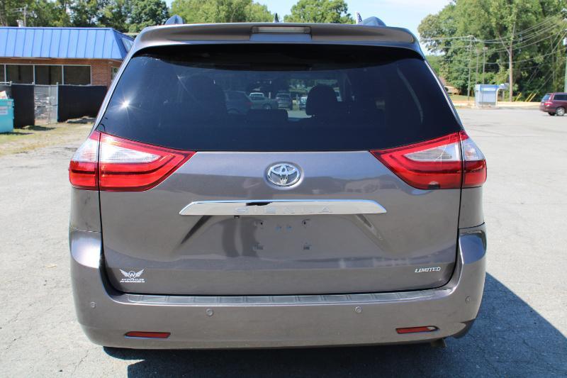 Toyota Sienna  2016