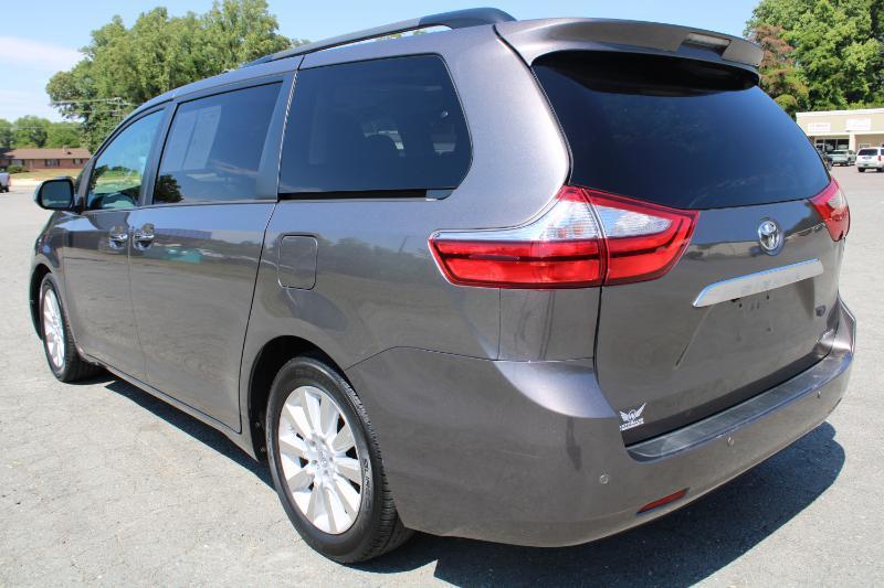 Toyota Sienna  2016