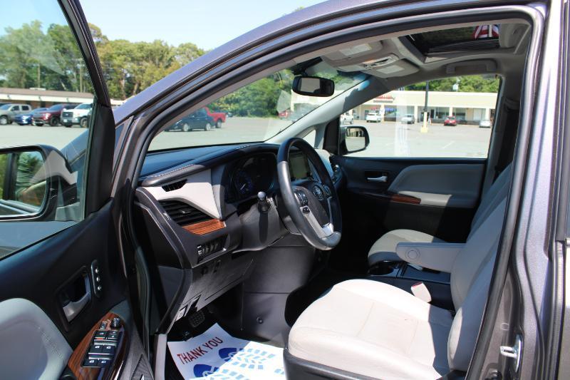 Toyota Sienna  2016