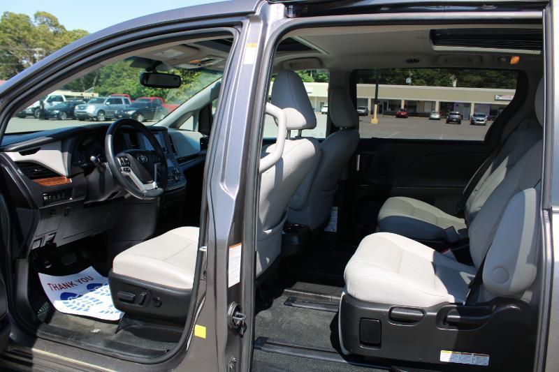 Toyota Sienna  2016