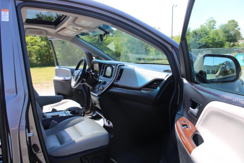 Toyota Sienna  2016