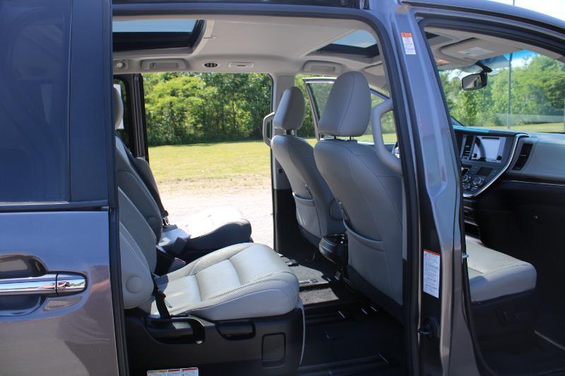 Toyota Sienna  2016