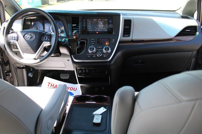 Toyota Sienna  2016