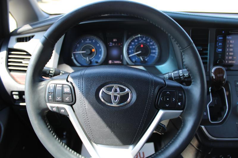 Toyota Sienna  2016