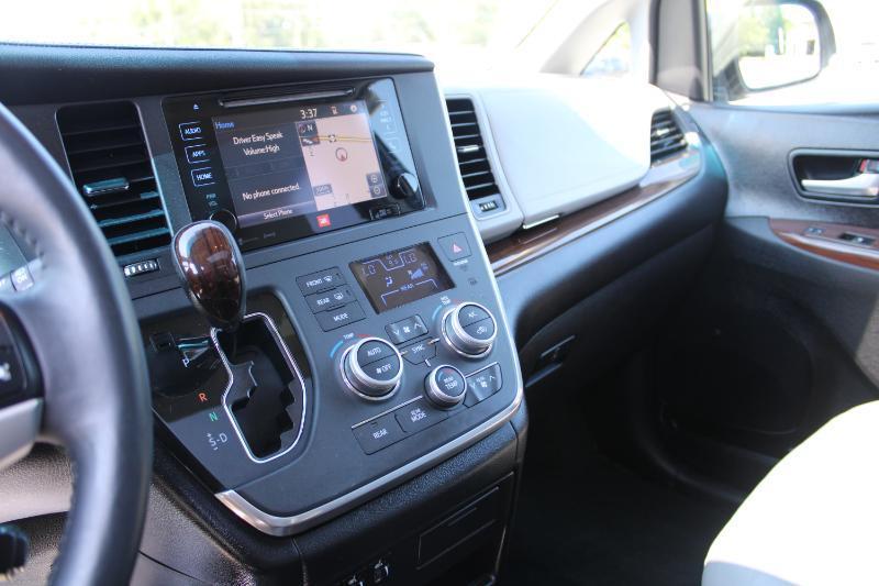 Toyota Sienna  2016