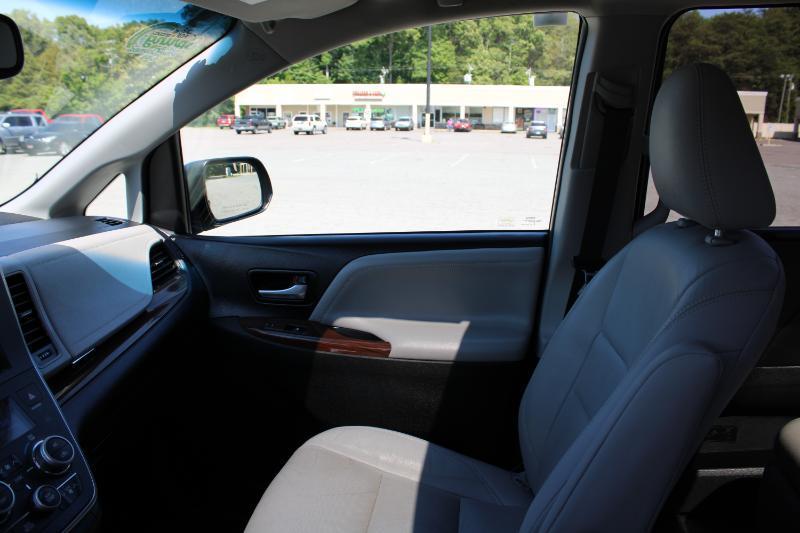 Toyota Sienna  2016