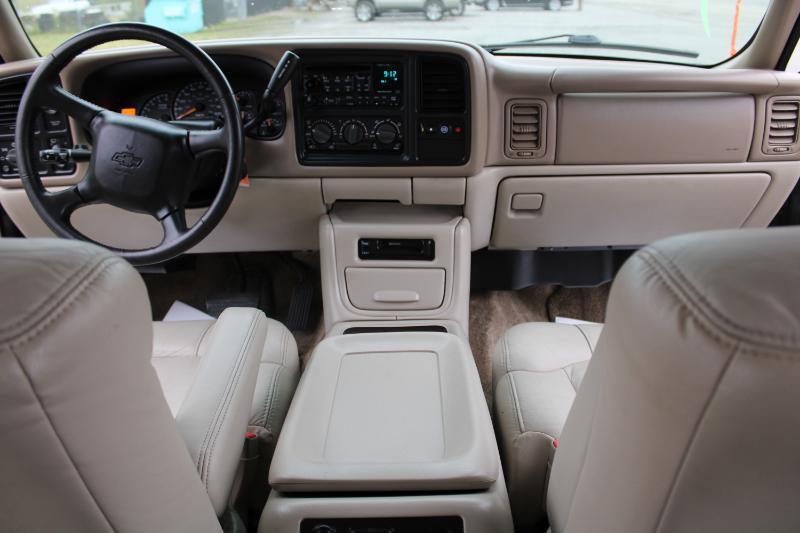 Chevrolet Suburban 1500 2WD 2002