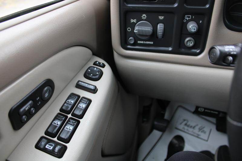 Chevrolet Suburban 1500 2WD 2002