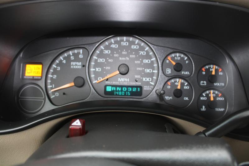 Chevrolet Suburban 1500 2WD 2002