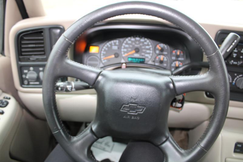 Chevrolet Suburban 1500 2WD 2002