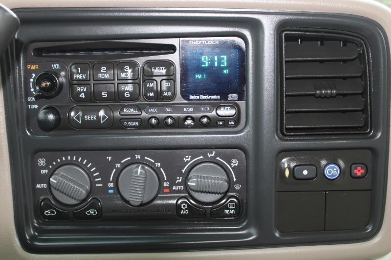 Chevrolet Suburban 1500 2WD 2002