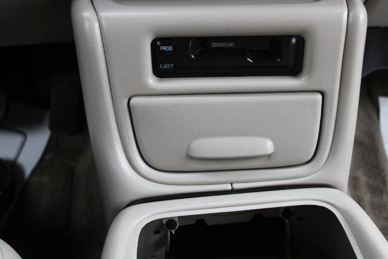 Chevrolet Suburban 1500 2WD 2002