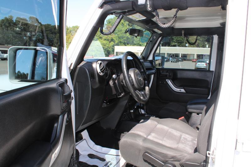 Jeep Wrangler Unlimited Sahara 4WD 2012