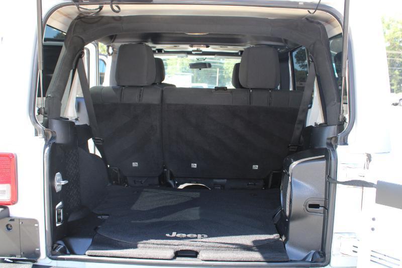 Jeep Wrangler Unlimited Sahara 4WD 2012