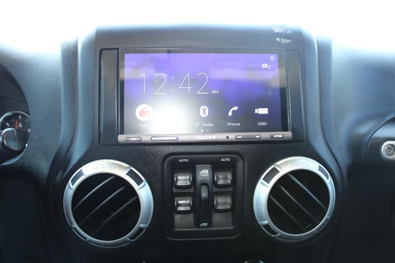 Jeep Wrangler Unlimited Sahara 4WD 2012