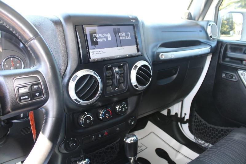 Jeep Wrangler Unlimited Sahara 4WD 2012