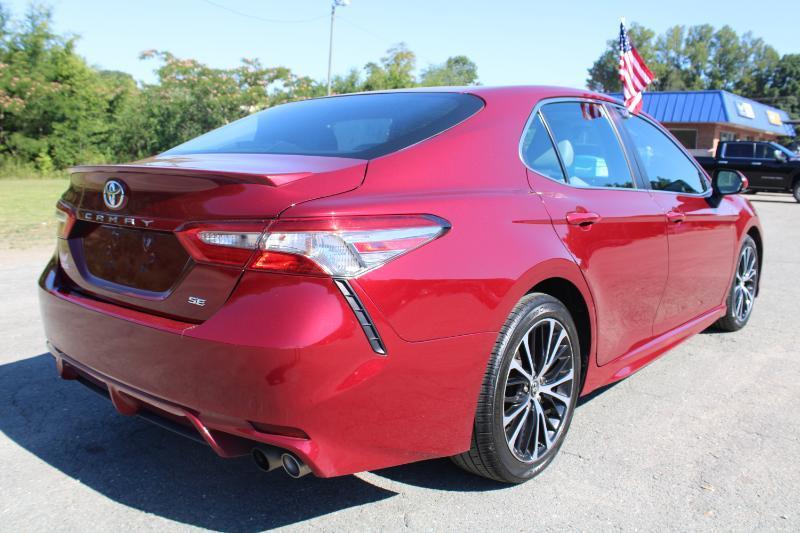 Toyota Camry SE 2018