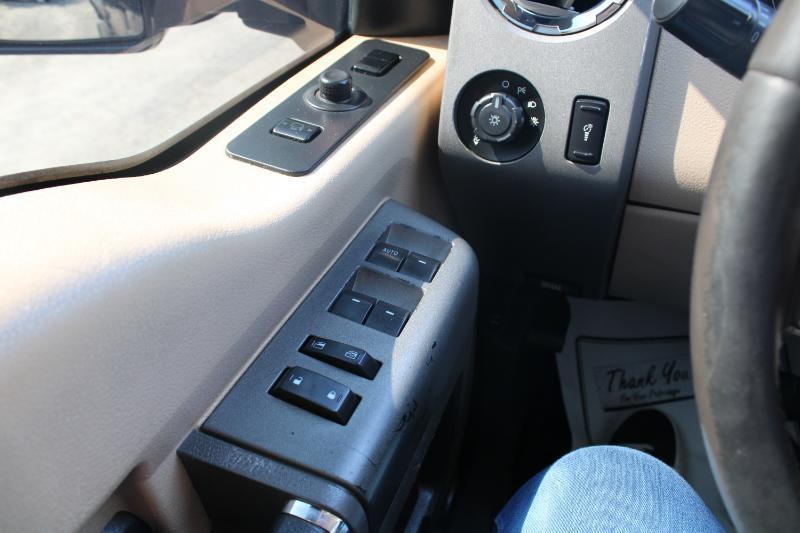 Ford F-250 SD Lariat Crew Cab 4WD 2012
