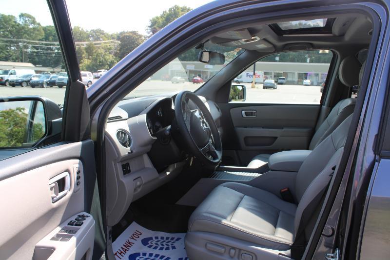 Honda Pilot Touring 4WD 5-Spd AT with DVD 2014