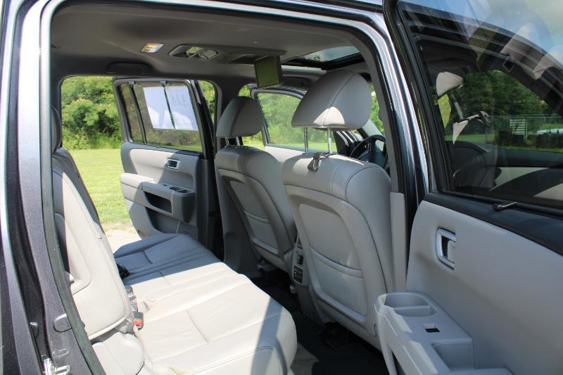 Honda Pilot Touring 4WD 5-Spd AT with DVD 2014