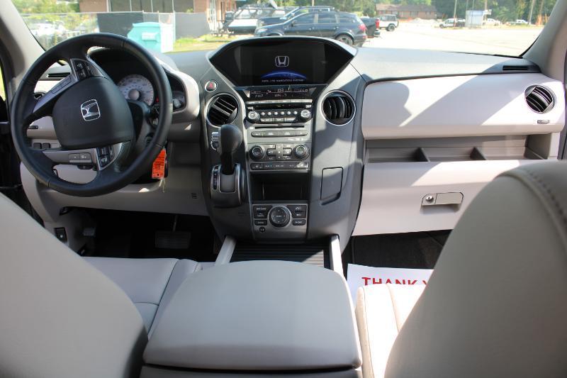 Honda Pilot Touring 4WD 5-Spd AT with DVD 2014