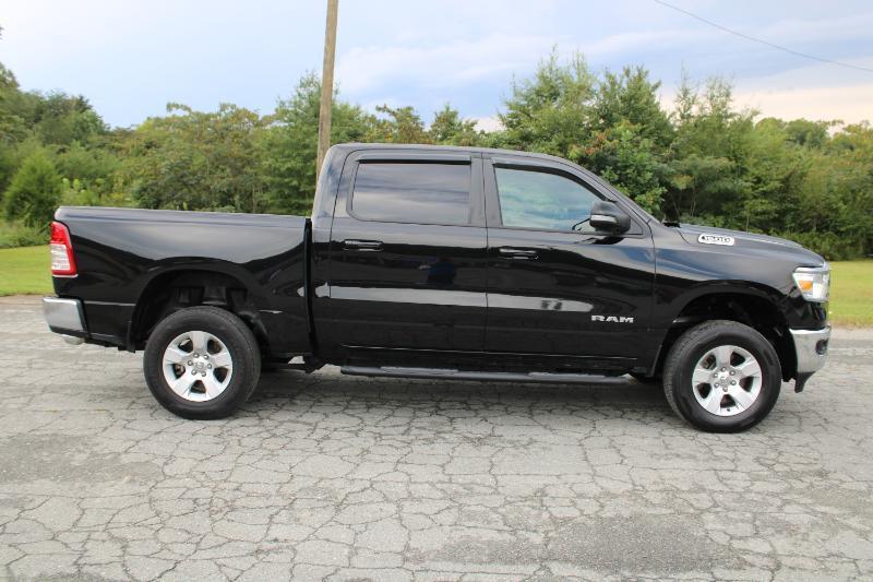 RAM 1500 Big Horn Crew Cab SWB 4WD 2022