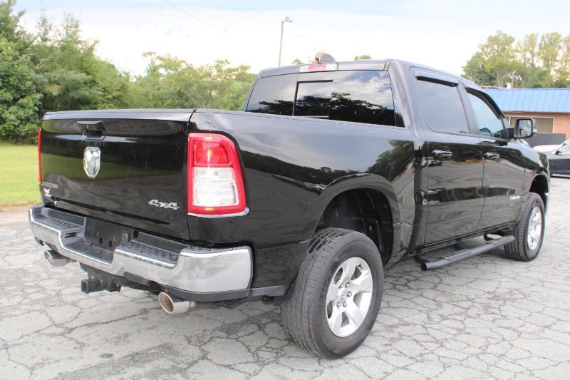 RAM 1500 Big Horn Crew Cab SWB 4WD 2022