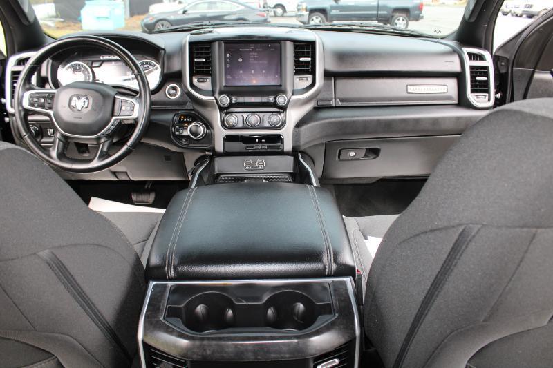 RAM 1500 Big Horn Crew Cab SWB 4WD 2022