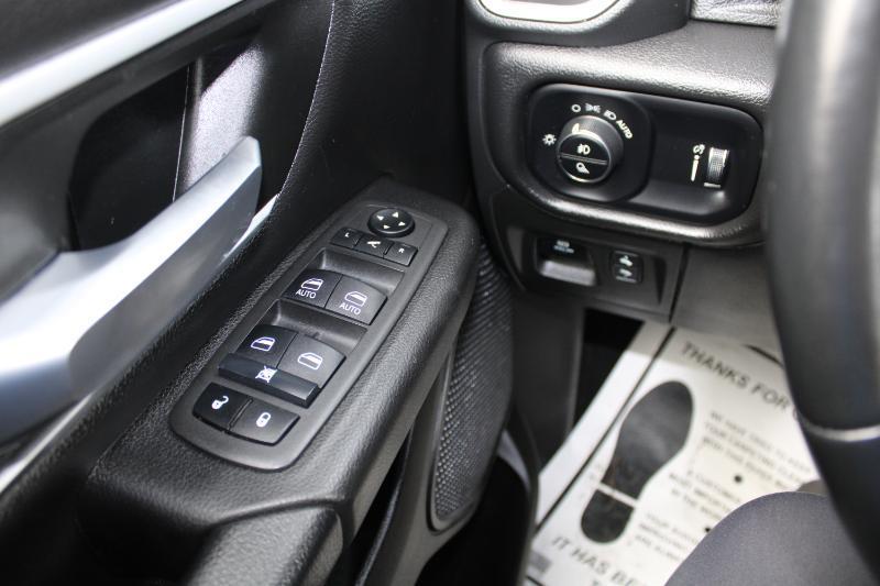 RAM 1500 Big Horn Crew Cab SWB 4WD 2022