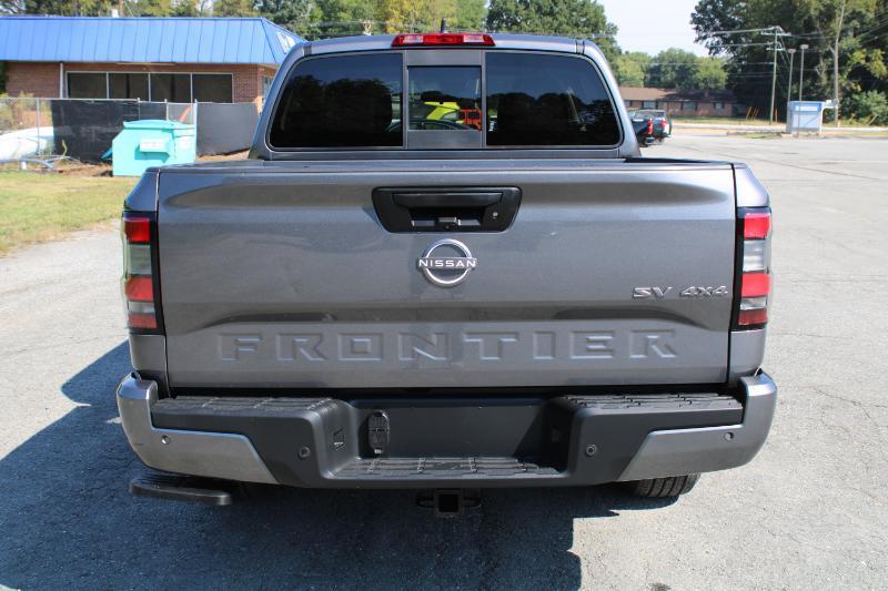 Nissan Frontier SV Crew Cab 4WD 2022