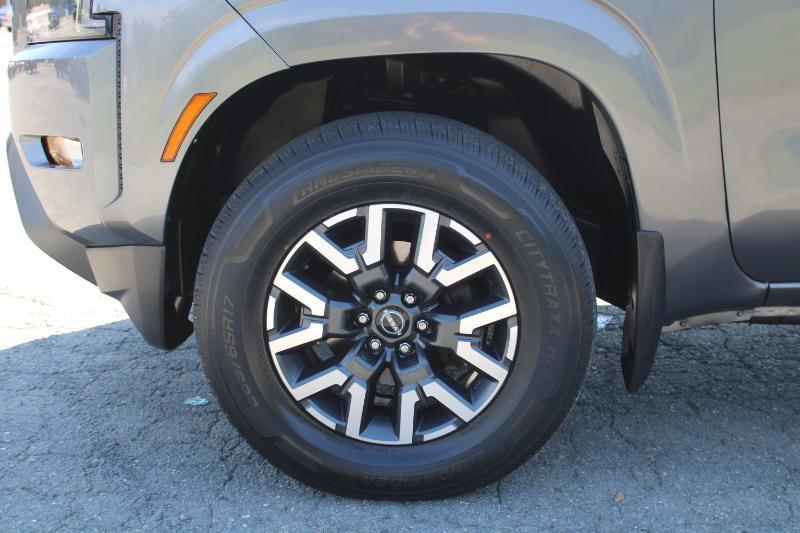 Nissan Frontier SV Crew Cab 4WD 2022