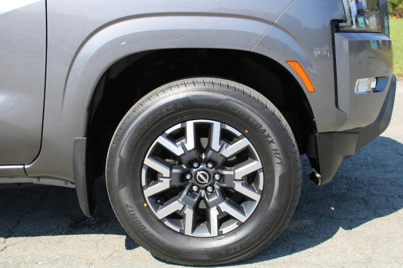 Nissan Frontier SV Crew Cab 4WD 2022