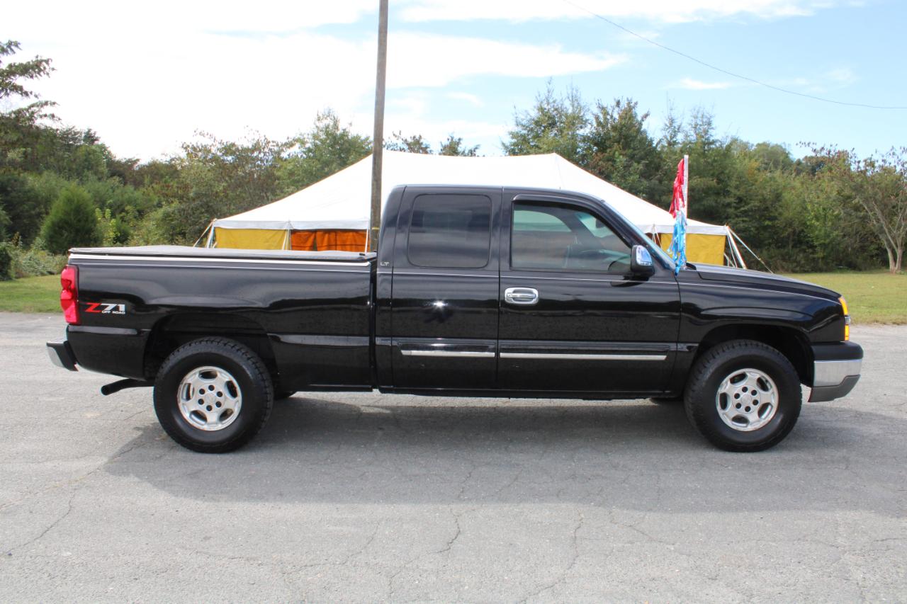 Chevrolet Silverado 1500 Ext Cab 143.5" WB 4WD LT 2003