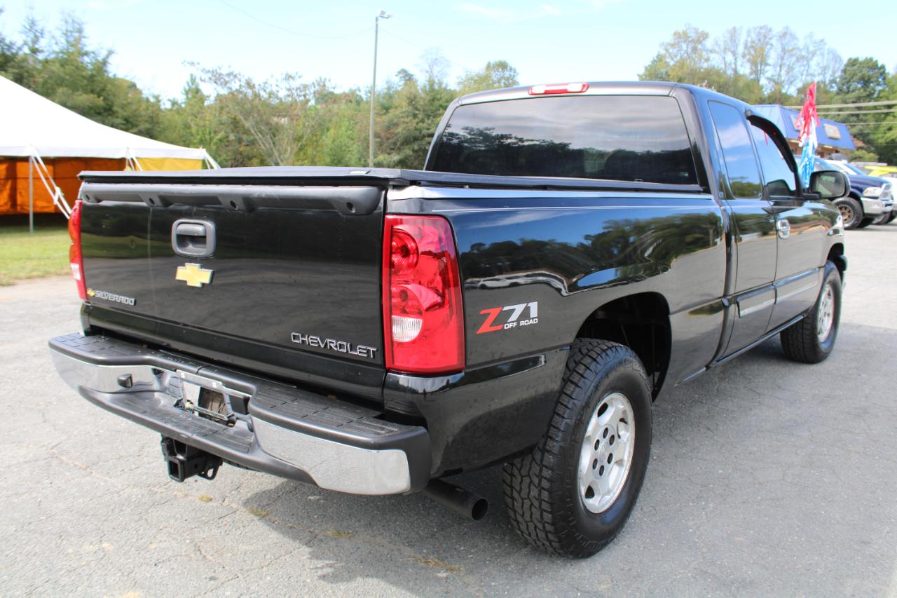 Chevrolet Silverado 1500 Ext Cab 143.5" WB 4WD LT 2003