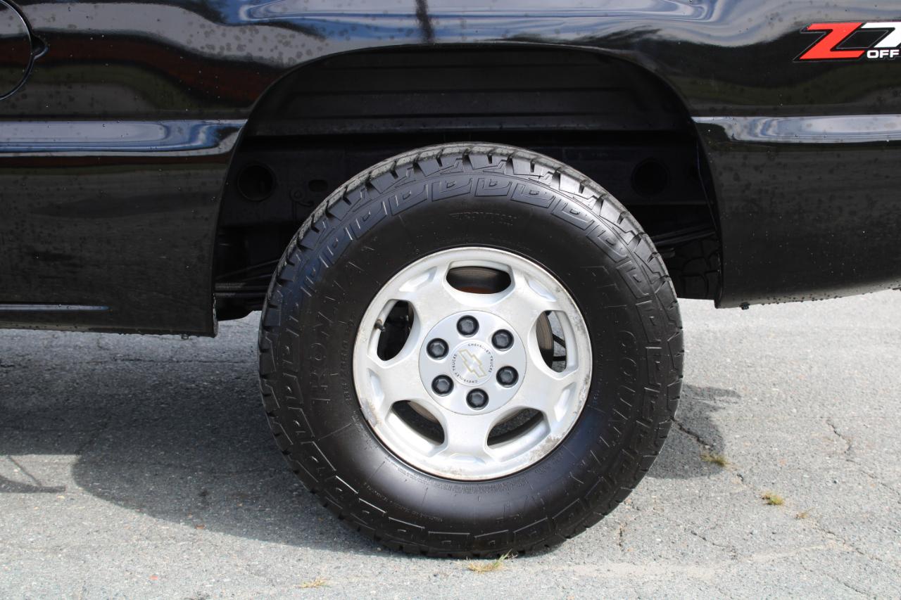 Chevrolet Silverado 1500 Ext Cab 143.5" WB 4WD LT 2003