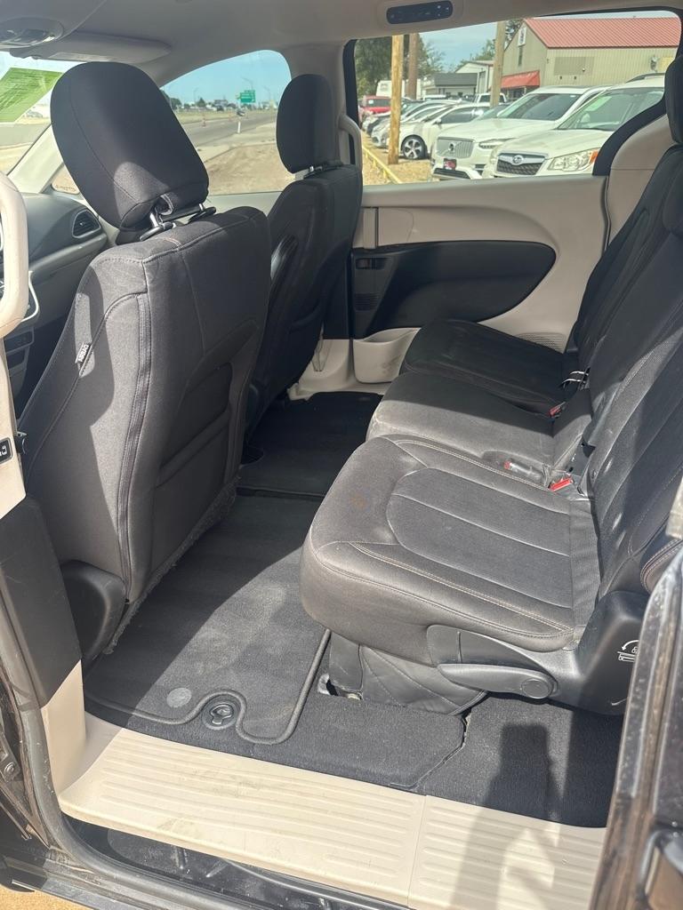 Chrysler Pacifica Touring 2017