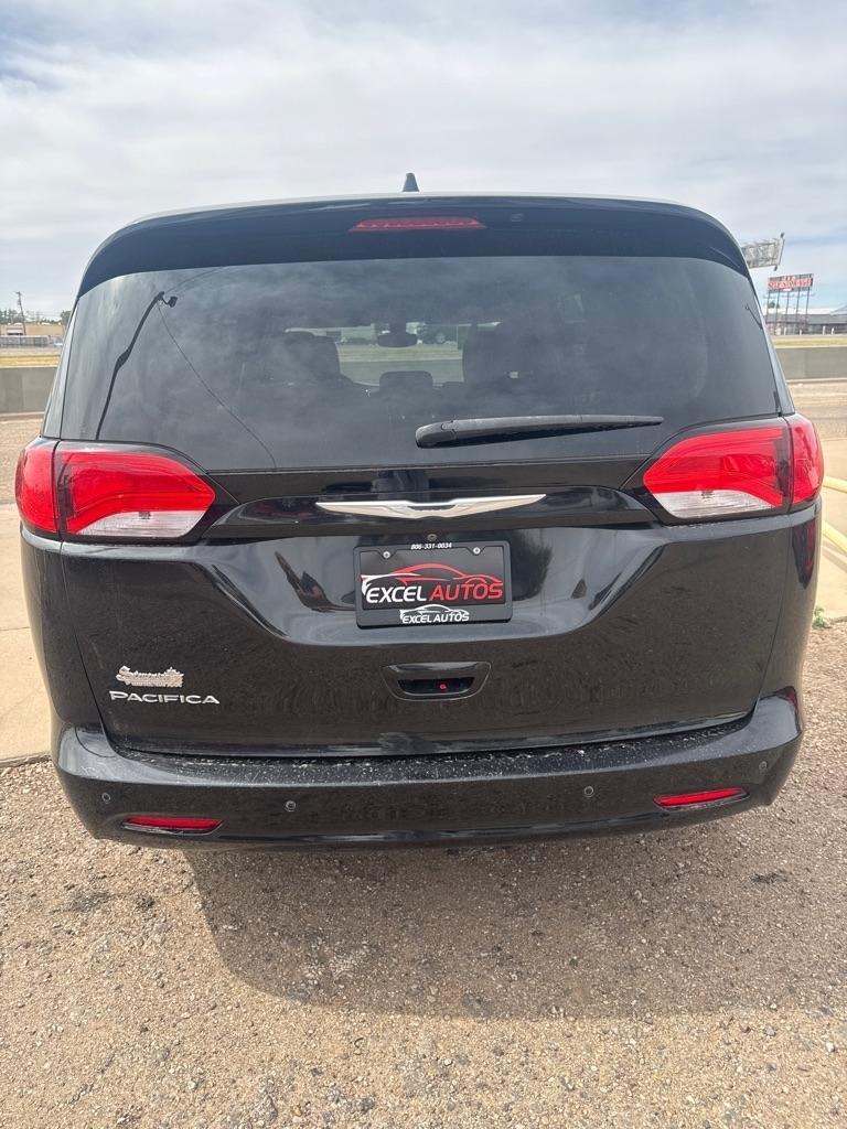 Chrysler Pacifica Touring 2017