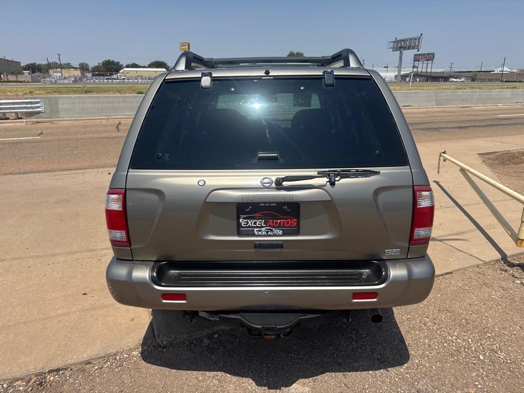 Nissan Pathfinder LE Platinum Edition 4WD 2004