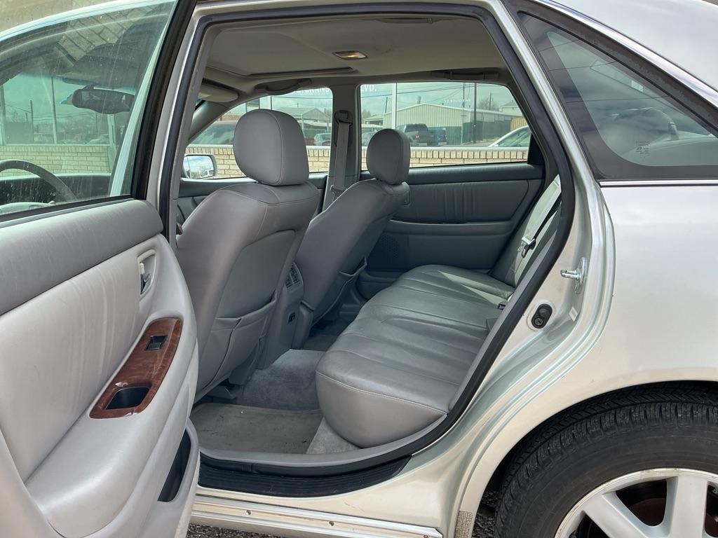 Toyota Avalon XL 2000