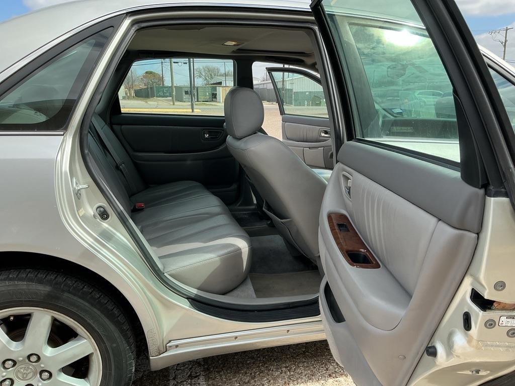Toyota Avalon XL 2000
