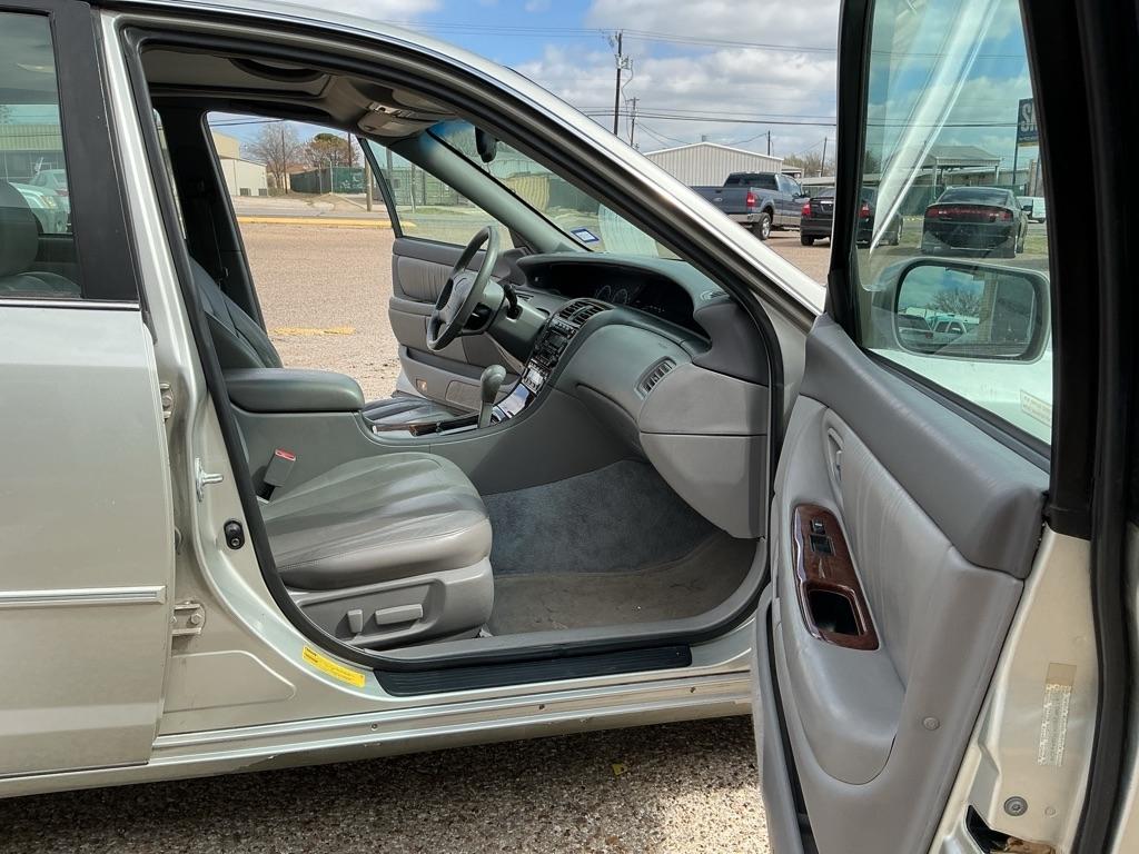 Toyota Avalon XL 2000