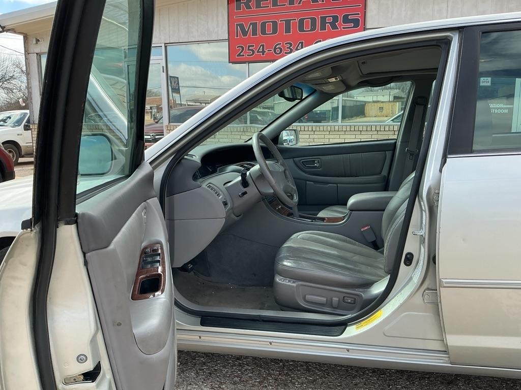 Toyota Avalon XL 2000