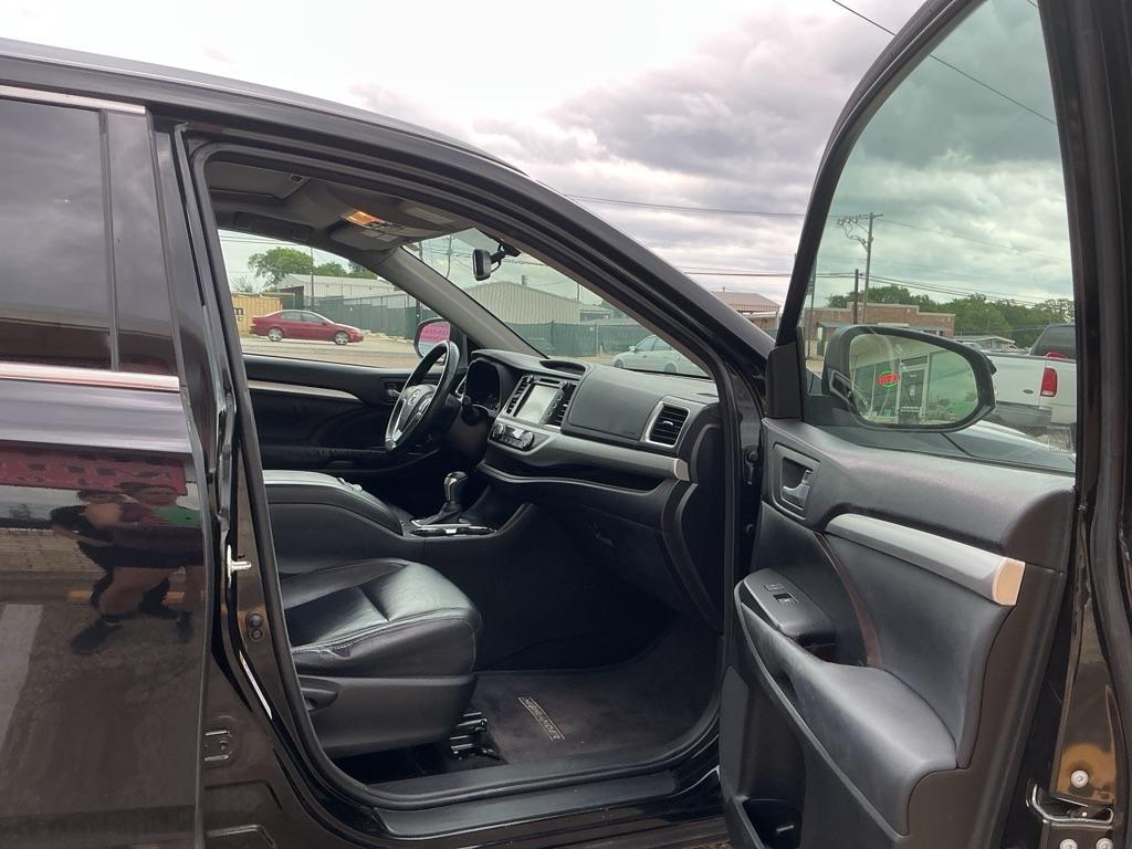 Toyota Highlander XLE FWD V6 2015