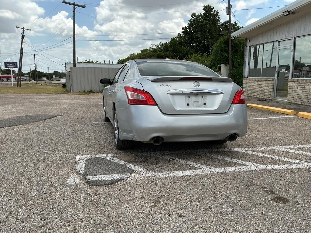 Nissan Maxima S 2010