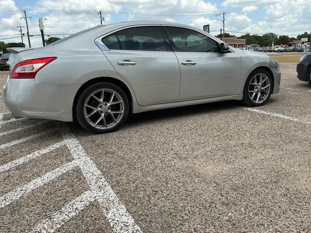 Nissan Maxima S 2010
