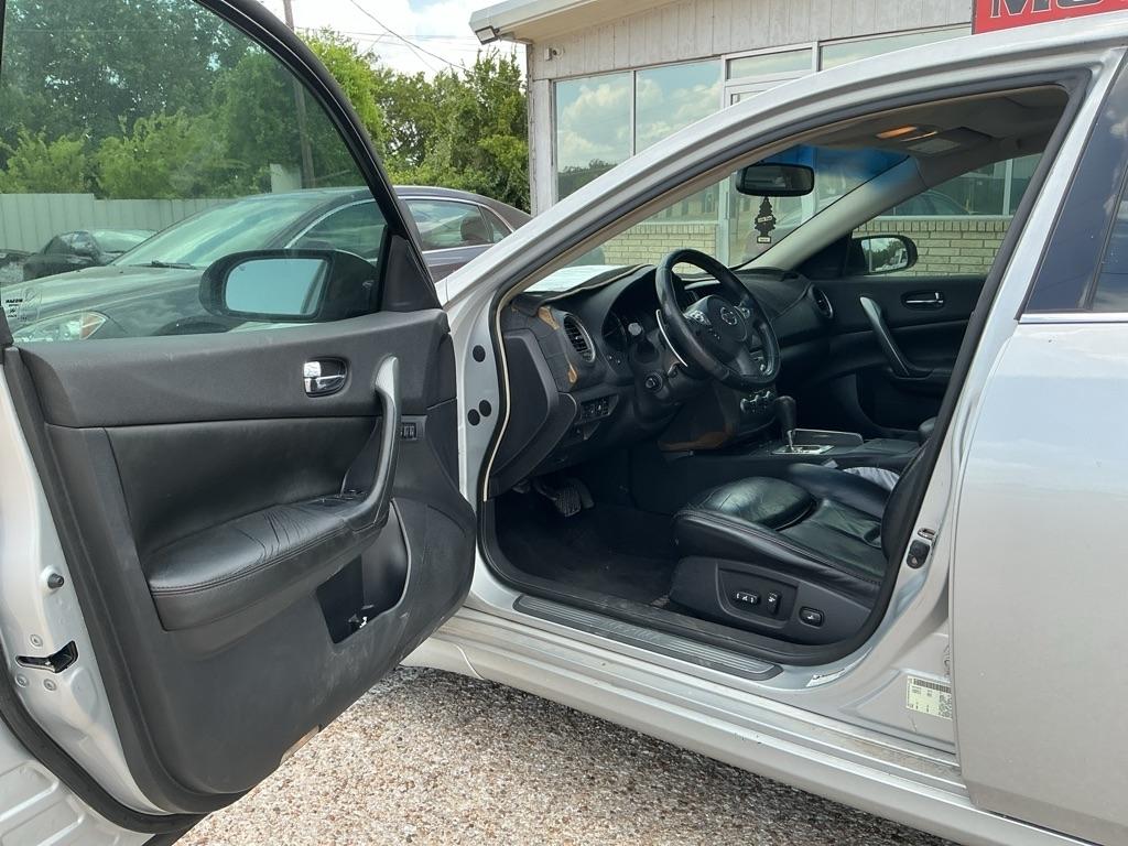 Nissan Maxima S 2010