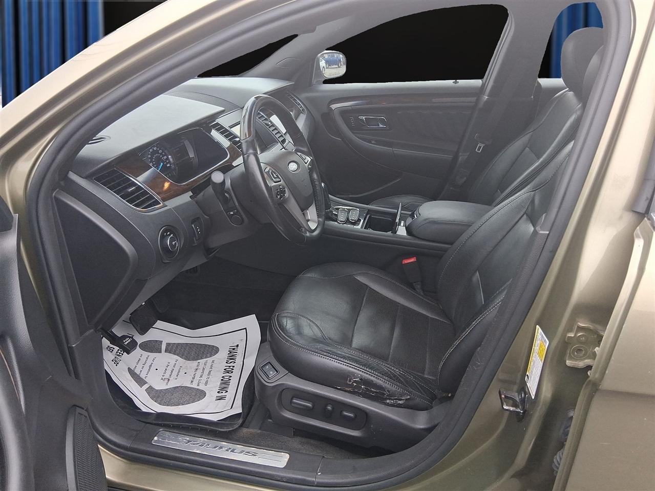 Ford Taurus Limited FWD 2013